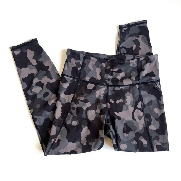 Athleta Lightning Stash Pocket Camo 7/8 Tight In Supersonic - Picture 2 of 11